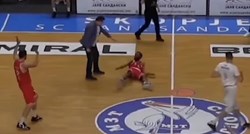 VIDEO Srpski trener uletio na teren i nokautirao suparničkog igrača