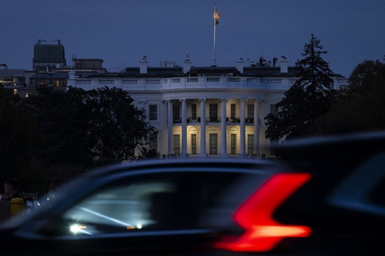 Francuska odgađa summit G7 zbog UFC borbe za Trumpov rođendan