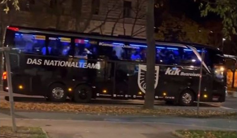 Navijači BiH: Pogledajte oko busa Austrije. Zamislite da smo se mi plasirali na SP
