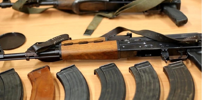 Policija kod mladog Zadranina našla arsenal oružja