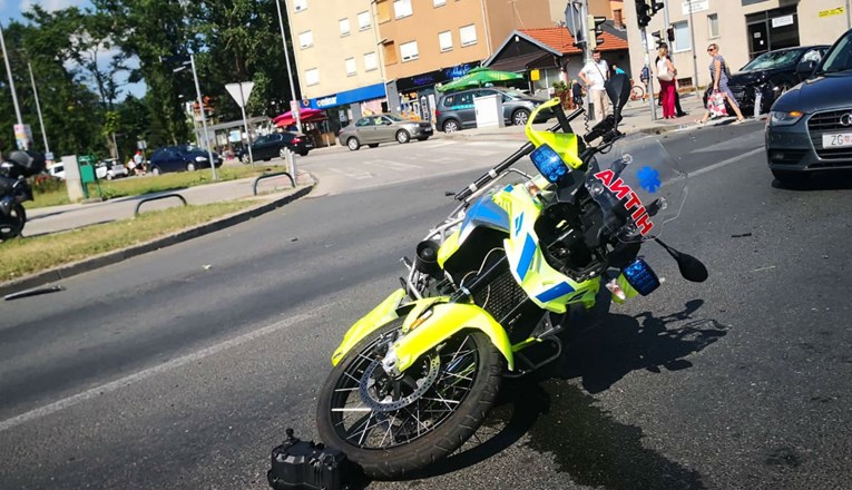 Auto u Zagrebu naletio na bolničara na motoru