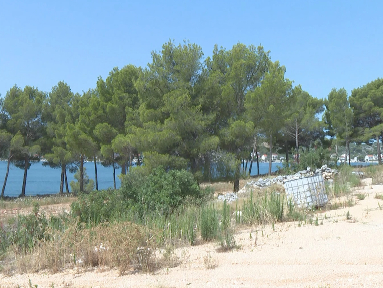 FOTO Na mjestu Šimićevog kampa u Tisnom ostale samo prazne parcele