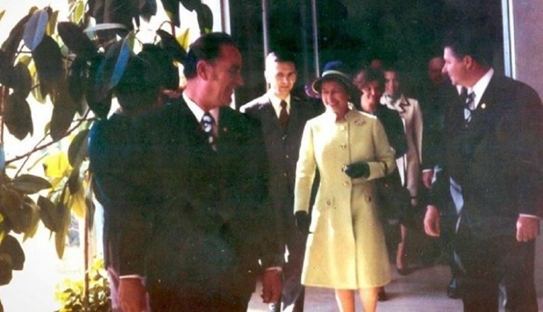 Princ Philip sam je htio voziti autobus tijekom posjeta Dubrovniku 1972. godine