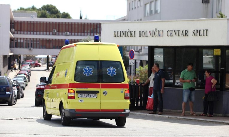 Kombi kod splitske bolnice oborio dvoje djece na pješačkom prijelazu