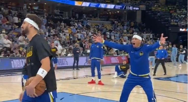 VIDEO Thompson upropastio Curryjev nemoguć koš, suigrači poludjeli