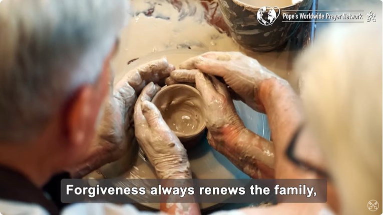 Objavljena Papina poruka snimljena prije hospitalizacije: Ne postoji savršena obitelj