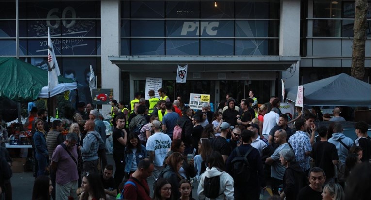 Beogradski studenti prekinuli blokadu RTS-a, najavljen novi veliki prosvjed