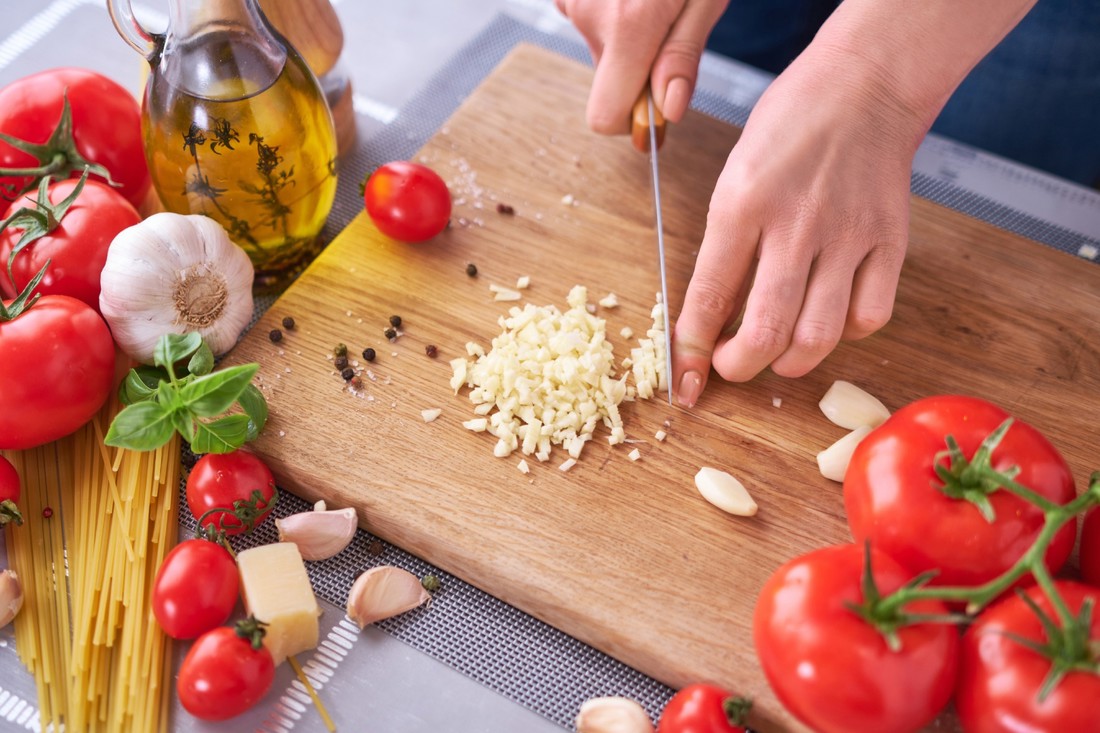 Kada dodati češnjak jelu? Savjet chefice za savršen okus