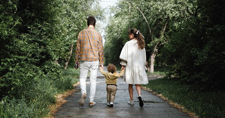 Tri načina na koje roditelji milenijalci drugačije odgajaju svoju djecu, prema anketi