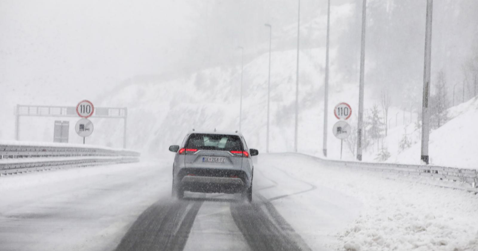 FOTO Zanemarite one proljetne prizore od neki dan, pao je snijeg