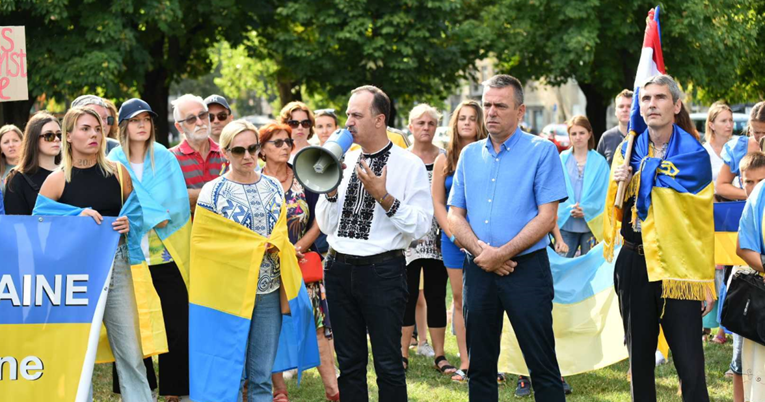 U Zagrebu prosvjedovali zbog pokolja ukrajinskih zarobljenika, došao i Stipo Mlinarić