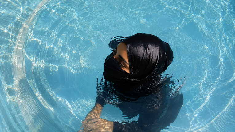 Skandal oko "burkinija" na bazenima u Mariboru. Šef bazena kaže: To nije bio burkini