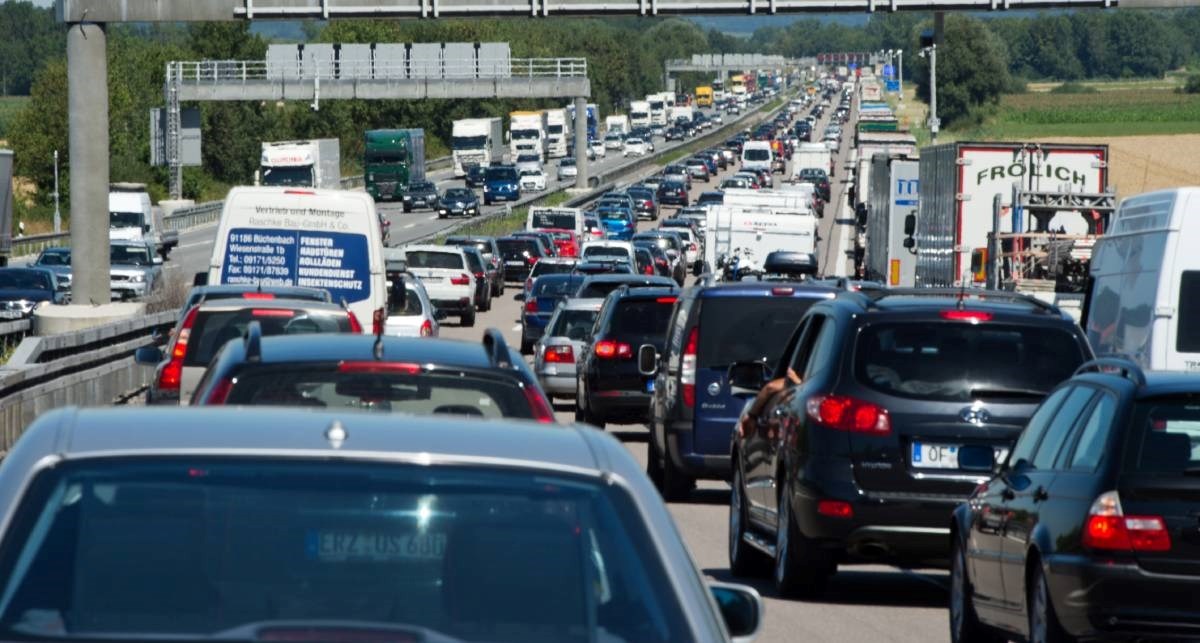 Nijemci se nisu odrekli vožnje autima usprkos kartama za javni prijevoz od 9 eura