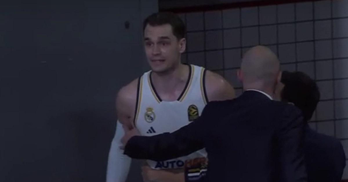Bijesnog Hezonju otpratili u svlačionicu. Psovao je i bacao bočicu