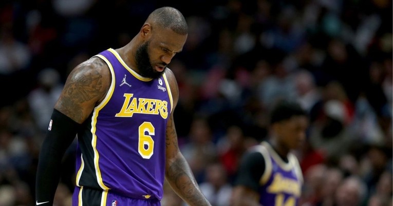 LeBronova ozljeda i raspad protiv direktnog rivala bacaju Lakerse i izvan play-ina