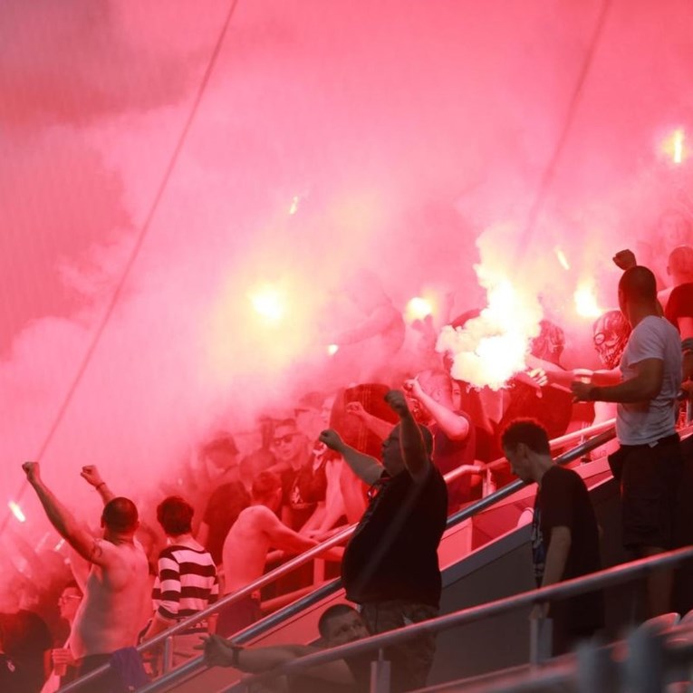 Osijek deklasirao Slaven, a navijači vrijeđali upravu: Grobari, odlazite