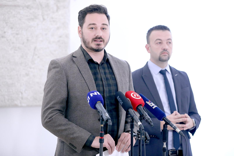 Mladići prekinuli Dane srpske kulture. Suverenist: Nije problem u njima