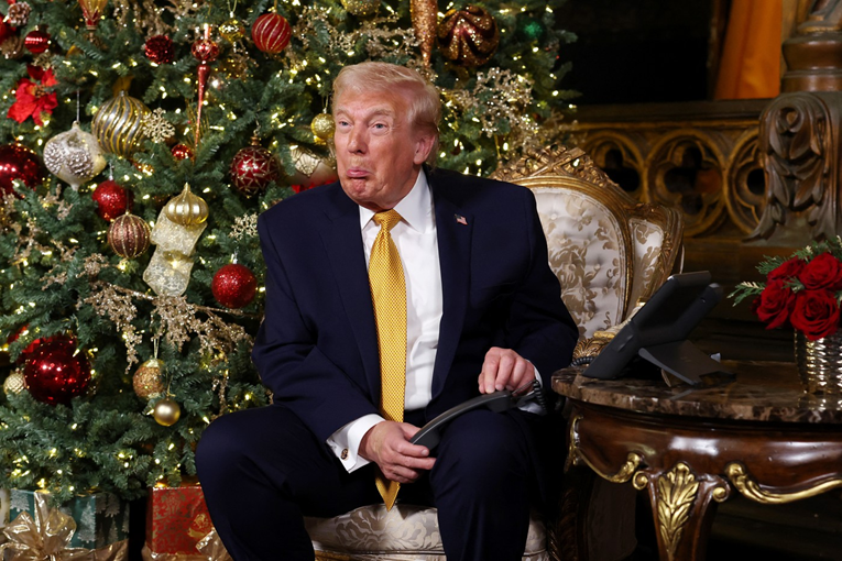 Trump: Sretan Božić svima, uključujući i radikalno lijevi ološ