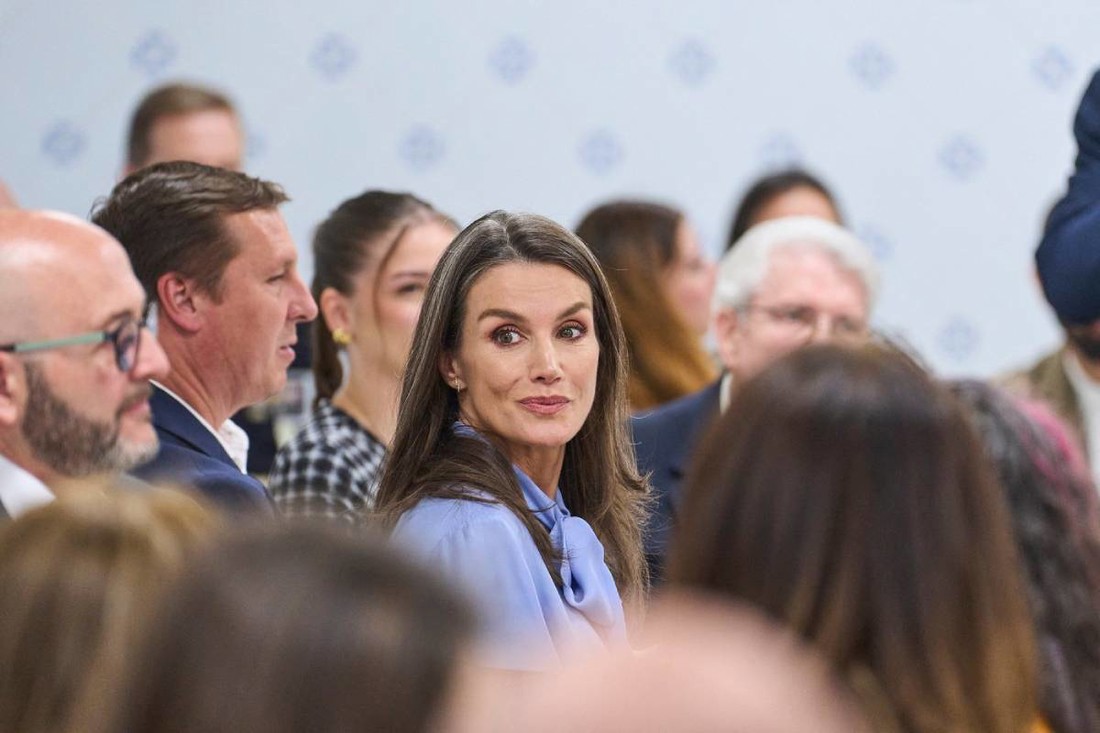 Kraljica Letizia pokazala da sijeda kosa može biti itekako elegantna