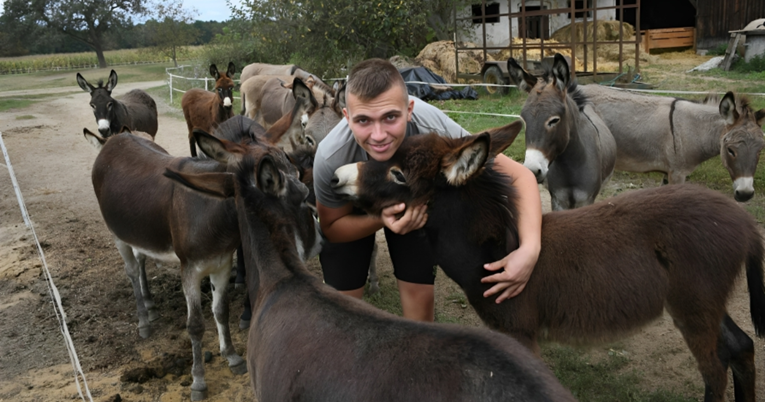 Lovro (17) iz Ferdinandovca ima farmu magaraca: "Potražnja za mlijekom je ogromna"