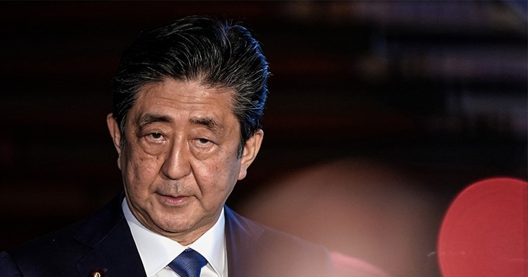 Na predizbornom skupu upucan Shinzo Abe. Tko je on?