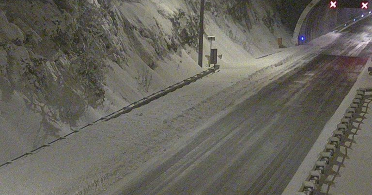 Autocesta A1 zatvorena zbog orkanskog vjetra i mećave