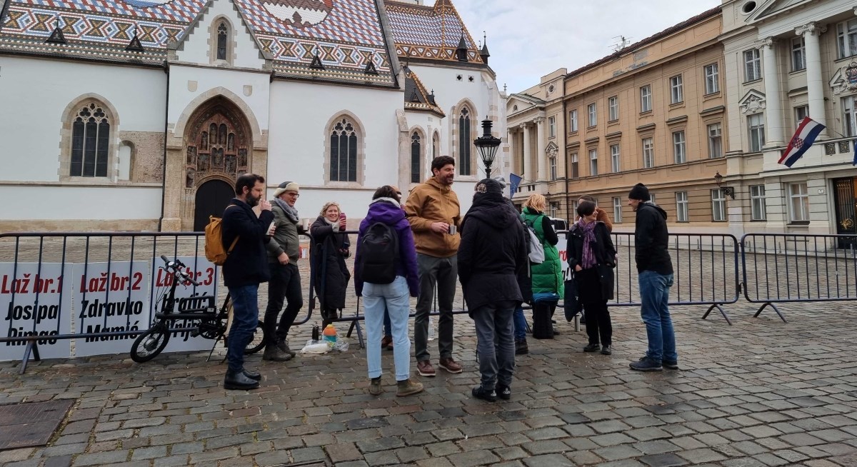 Vikao na možemovce: "Svog transrodnog boga ste stavili na novčanicu, pi*ke Soroseve"