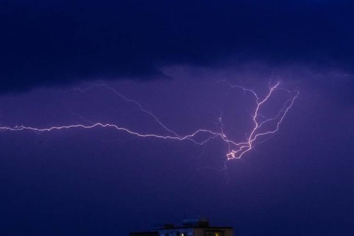 Jaka oluja pogodila Sloveniju. Muškarac kod Celja poginuo od udara munje