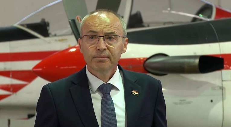 VIDEO Pogledajte trenutak kada je Krstičević podnio ostavku