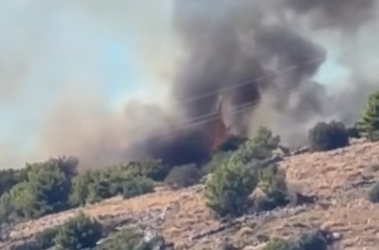 VIDEO Planulo iznad Trogira. Zatvorena cesta, pozvana dva kanadera