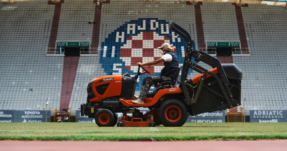 FOTO Počela obnova travnjaka na Poljudu za novu sezonu
