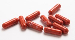 Britanija odobrila prvu pilulu protiv covida