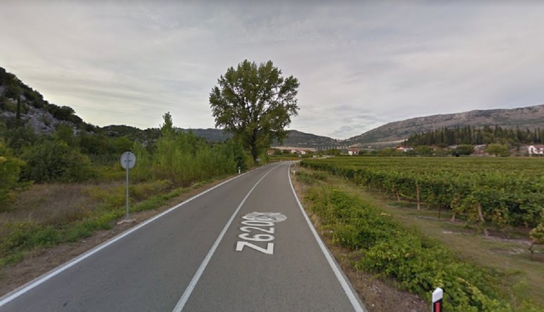 Teška prometna nesreća kod Ploča, poginuo pješak