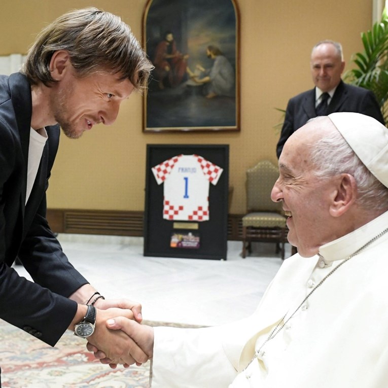 Vatreni su 2024. posjetili papu Franju, fotografija s Lukom Modrićem obišla je svijet