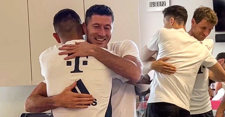 Lewandowski je na oproštaju svima u Bayernu dao isti poklon