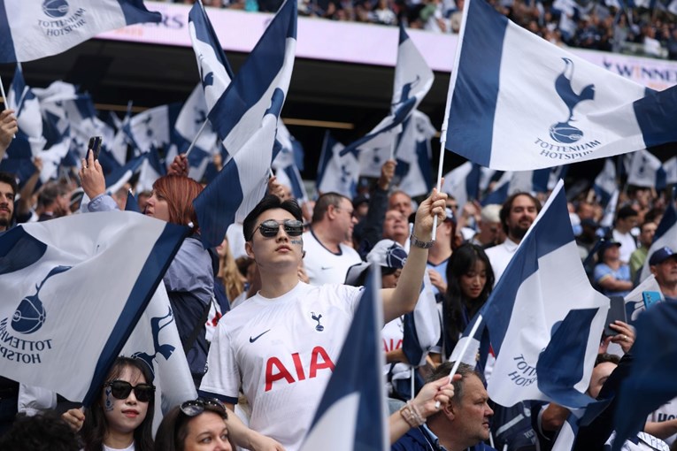 Tri navijača Tottenhama nacistički salutirala na utakmici LP-a. Doživotno su izbačeni