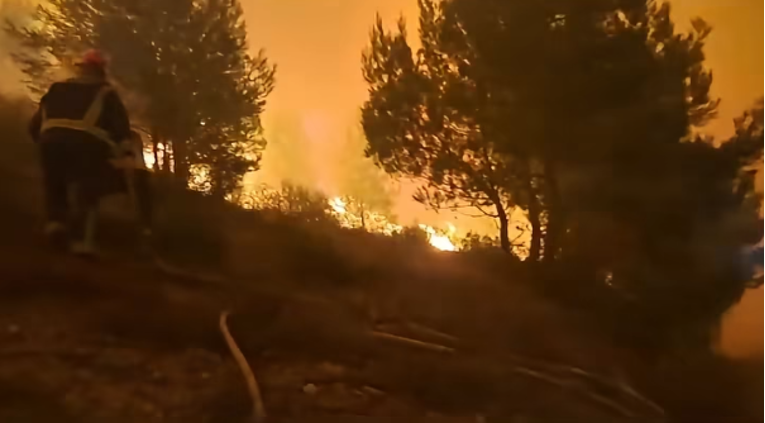 U Omiš krenuli vatrogasci iz cijele Dalmacije