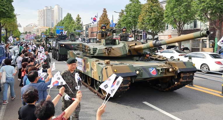 Vojna parada u J. Koreji: "Ako Sjever upotrijebi nuklearno oružje, odgovorit ćemo"