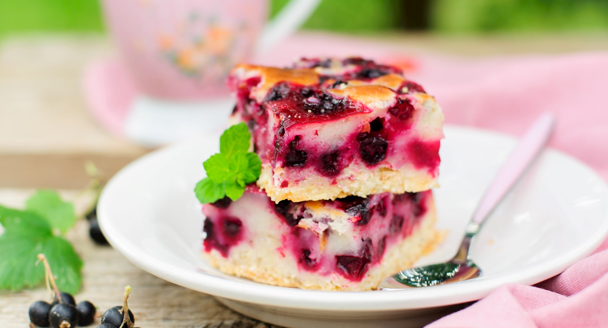Ne skrivamo koliko volimo bobičasto voće, a ovaj recept na čaše je sve