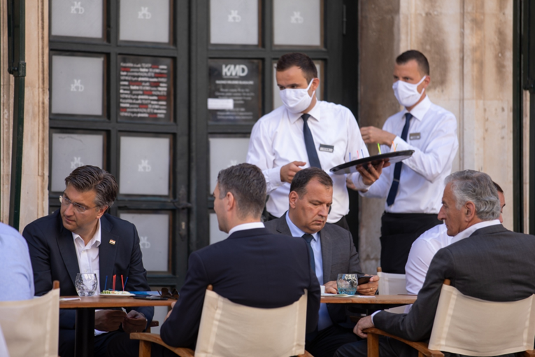 Plenković i Beroš pili kavu u Dubrovniku, pogledajte kako se ponašaju u kafiću