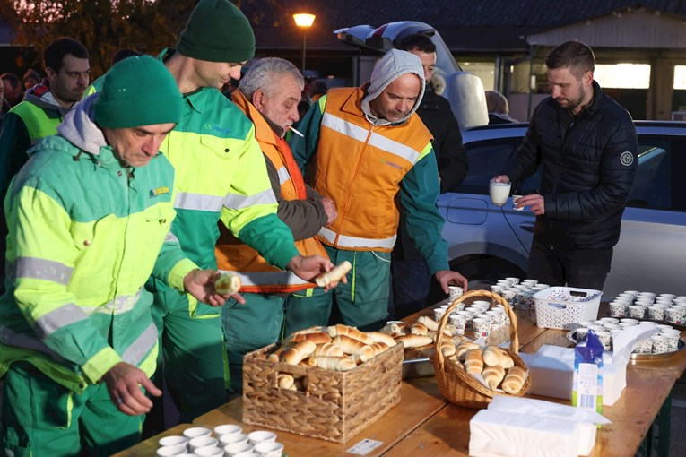 U 6 ujutro radnike Čistoće u Osijeku nagradili kavom, kiflicama i sa 100 eura