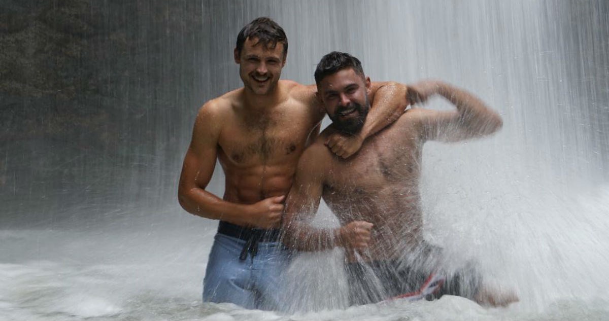 Trbušnjaci Zaca Efrona i njegovog jednako zgodnog brata uljepšat će vam dan