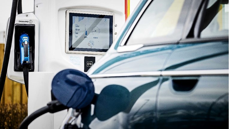 Rusija planira subvencionirati kupnju domaćih električnih vozila