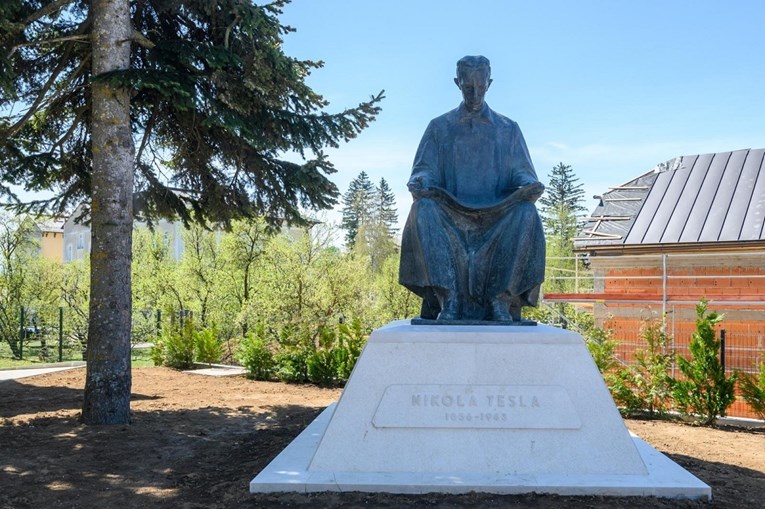 Tesli je 1992. u Gospiću miniran spomenik, a sad će biti na hrvatskoj eurokovanici