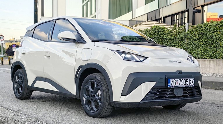 Punili smo najpovoljniji električni auto u Hrvatskoj na utičnicu. Dobra je računica