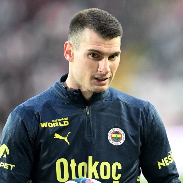 Prošlogodišnji hit Premier lige dovodi Livakovića?