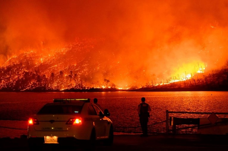 Strašni požari u Kaliforniji, deseci tisuća u bijegu. Očekuju se temperature do +47