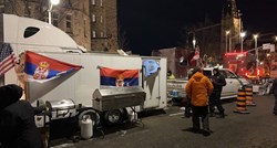 Dok traje prosvjed u Ottawi, Srbi peku prase na ražnju pred kanadskim parlamentom