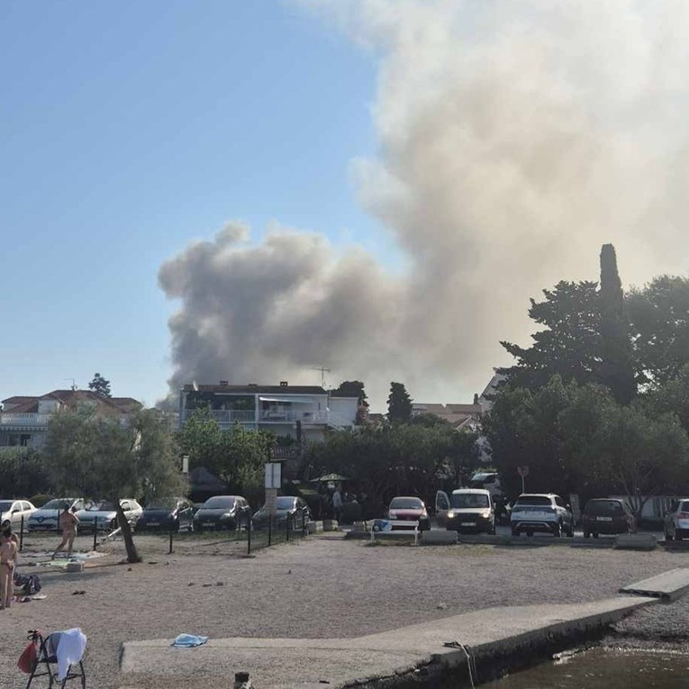 Zapalila se farma peradi kod Biograda na Moru. Stradalo 18.000 nesilica