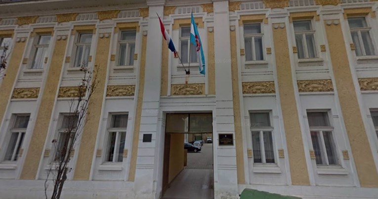 Djevojka zaražena covidom došla po dokumente na policijski šalter u Vukovaru